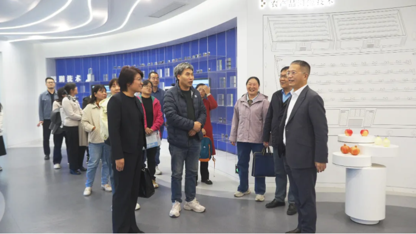 洛陽(yáng)市農(nóng)林科學(xué)院專家一行蒞臨云飛科技參觀指導(dǎo)，共探智慧農(nóng)業(yè)新路徑